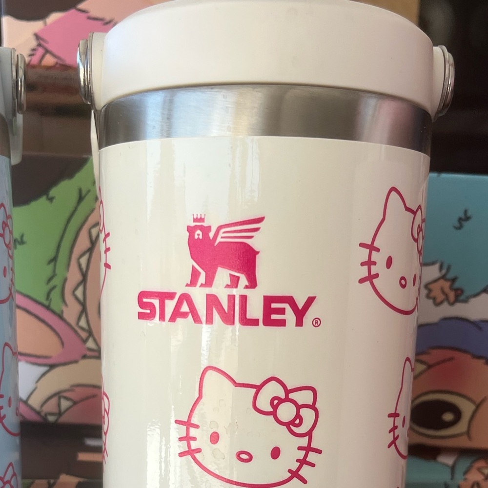 Stanley x Hello Kitty White Pink flip straw Tumbler flowstate water bottle - Picture 2 of 2